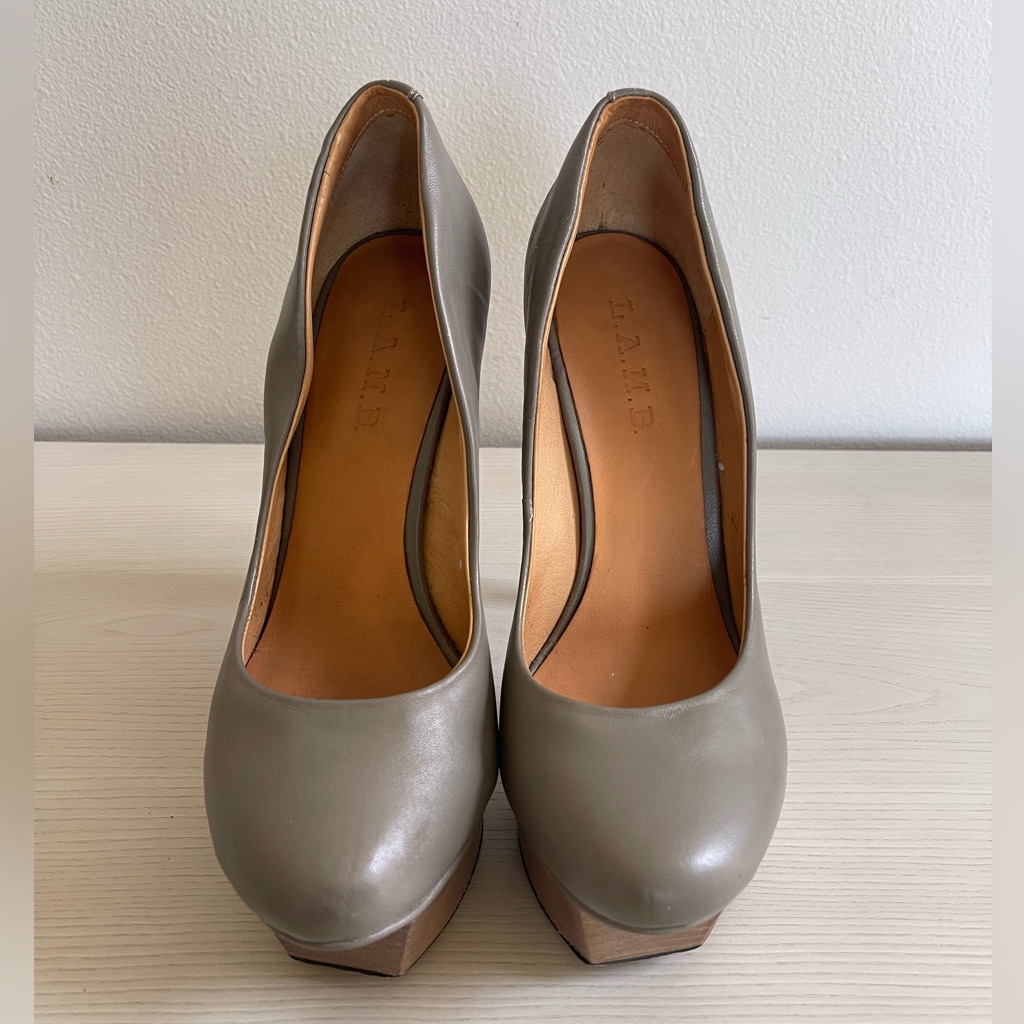 Lamb Leather Greige Carefree Platform Heels Size 8